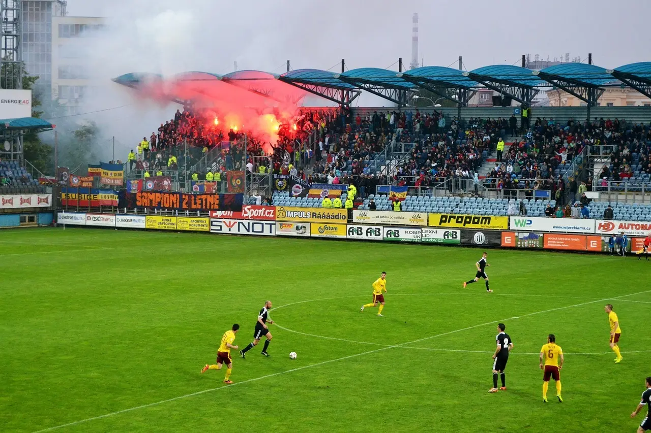 Kan jeg trygt tage børn med til en Sparta Prag-kamp — og hvilke legeting er tilladte?